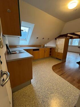 Foto - 4 Zimmer DG Mansarden-Wohnung - 690,00&nbsp;EUR Kaltmiete, ca.&nbsp; 85,00&nbsp;m&sup2;