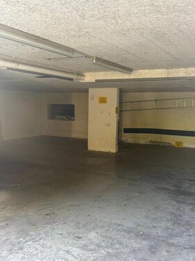 Foto - Tiefgaragenstellplatz zu vermieten – 55 € + 12 € NK