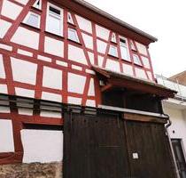 Neuwertiges Altstadthaus mit zwei Zimmern und EBK in Büdingen