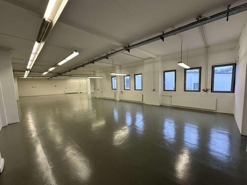 Foto - Büro-Produktions-Lagerfläche auf kleinem Gewerbehof