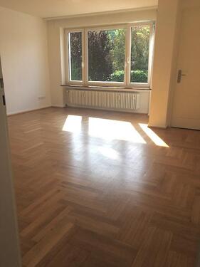 Foto - Wohnen mit Hauscharakter – renovierte 4-Zimmer-Wohnung mit Balkon & Garage zur Miete