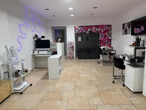 Foto - Untermieterin Nageldesignerin & Wimpernstylistin Kosmetikerin