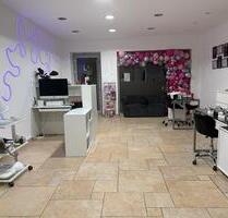 Untermieterin Nageldesignerin & Wimpernstylistin Kosmetikerin - München Schwabing-Freimann
