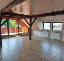 Helle 3 Zimmer Dachgeschosswohnung mit Balkon ab 01.04, 100m2 - Altenstadt