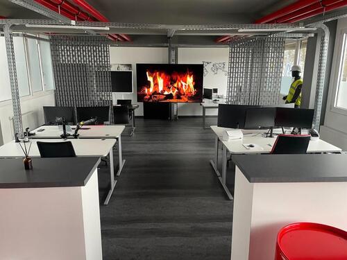 Foto - Modernes voll ausgestattetes Büro im Industrial-Loft-Style