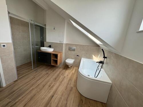 Foto - 2 Raum Wohnung Maisonette mit 2 Bäder, Dusche & Wanne Fußbodenh.