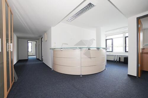 Foto - Moderne, voll möblierte Bürofläche in zentraler Lage