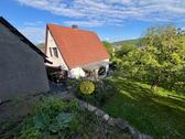 Foto - Kompaktes, freistehendes Einfamilienhaus