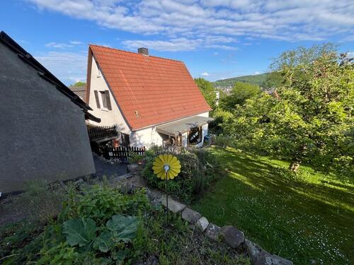 Foto - Kompaktes, freistehendes Einfamilienhaus