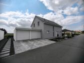 Foto - Einfamilienhaus mit Garage Garten PV Anlage ruhige Lage