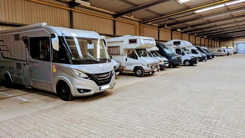 Foto - Winterstellplatz Hallenstellplatz Garage Halle für Wohnmobil Oldtimer Boot usw