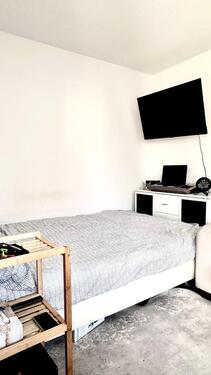 Foto - Helles Einzelzimmer mit Balkon, Abstellraum, EBK & Garten