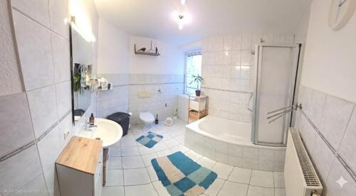 Foto - Helle 2-Zimmer-Wohnung mit Küche, Tageslichtbad & Stellplatz in z