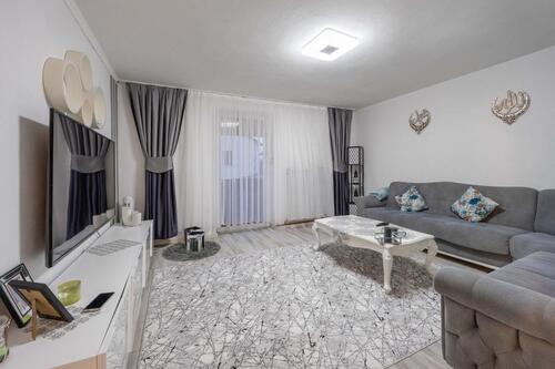 Foto - Moderne 3-Zi.-Wohnung mit Balkon, EBK & Garage