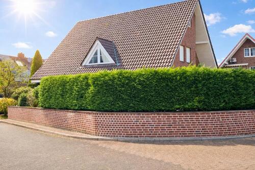 Foto - Sehr gepflegtes 8-Zimmer-Einfamilienhaus mit Garten, Küche, Kamin und Doppelgarage in ruhiger Lage!