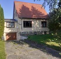 Haus mit 5 Zimmern und großem Grundstück, Halle und Nebengebäude - Gülzow-Prüzen