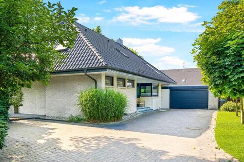 Foto - Einfamilienhaus zu vermieten - 1.850,00&nbsp;EUR Kaltmiete, ca.&nbsp; 247,00&nbsp;m&sup2;
