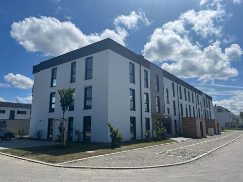 Foto - Schöne 3-Zimmer Wohnung im EG mit Gartenanteil, Tiefgaragenstellplatz und neuwertiger Einbauküche