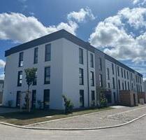 Schöne 3-Zimmer Wohnung im EG mit Gartenanteil, Tiefgaragenstellplatz und neuwertiger Einbauküche - Kumhausen