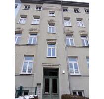 Balkonwohnung im Bahnhofsviertel, Küche mit Einbauküche & Tür z. Balkon, Gem.-Garten - Rostock