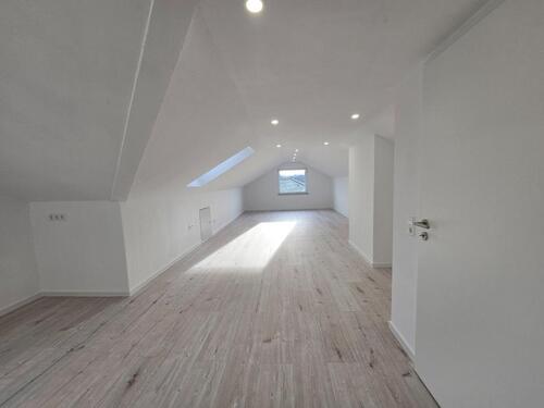 Foto - 3 Zimmer Dachgeschoßwohnung zur Miete in Ronnenberg