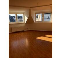 Helle, geräumige 2-Raumwohnung mit EBK und Tageslichtbad im Dachgeschoss - Chemnitz