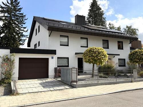 Foto - Geräumige Doppelhaushälfte in ruhiger Lage mit großem Grundstück & Garage
