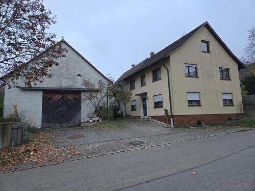 Foto - Mehrfamilienhaus in Ortsmitte von Wettelsheim