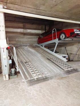 Foto - Tiefgaragenstellplatz-Duplex · ideal für Oldtimer, Auto, Motorrad