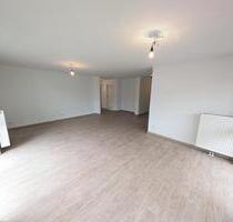 Große 3,5 Zimmerwohnung mit 2 Balkonen und eigenem Garten - Eningen unter Achalm