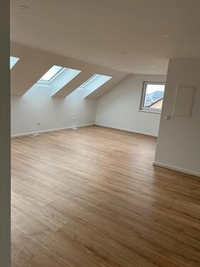 Foto - ERSTBEZUG nach Sanierung ✨ 3-Zi-Dachgeschoss-Traum in Oettingen