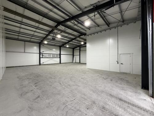 Foto - Gewerbehalle mit Büro- und Sozialflächen zu vermieten