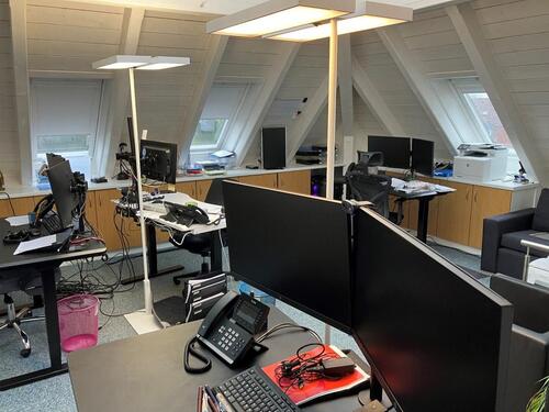 Foto - Büro Bürofläche Bürogemeinschaft - Raum oder Tisch zur Miete