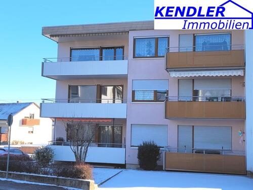 Foto - Erstbezug nach Sanierung! Helle, gut geschnittene 3 Zimmer-Wohnung in kleiner Einheit, mit Garage und Stellplatz!