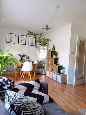 Foto - Hell & gemütlich 3-ZKB Wohnung Einkaufen & Bahn um die Ecke