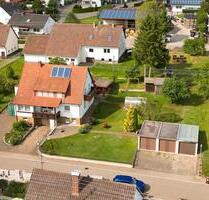 Einfamilienhaus mit 50 qm Werkstatt und 3 Garagen - Königsheim
