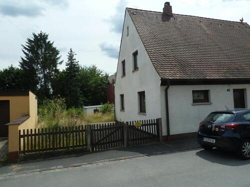 Foto - Grundstück in zentraler ruhiger Lage m. Altbestand DHH renovierun