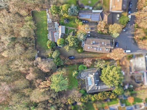 Foto - KENSINGTON Exklusiv - überwiegend leerstehendes Mehrfamilienaus auf großem Baugrundstück