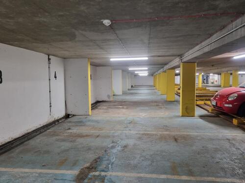 Foto - Parkplatz in der City von Saarbrücken Berliner Promenade