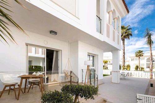 Foto - Erdgeschosswohnung mit 2 Schlafzimmern, 2 Bädern, Garten+ Pool
