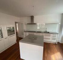 Elegante 4-Zimmerwohnung mit Dachterrasse in Düsseldorf-Niederkas