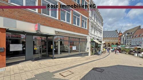 Foto - Ladenlokal in 1A-Lage am Marktplatz von Minden mit großer Schaufensterfront