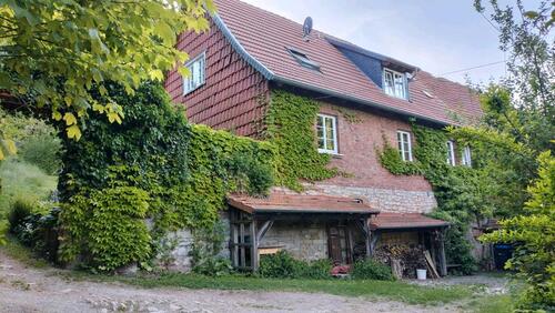 Foto - ländliches Grundstück mit geräumigen Haus