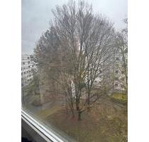 Sehr helle, neu sanierte 2 Zimmer Wohnung mit Balkon. - Bietigheim-Bissingen