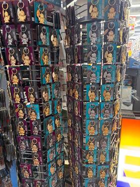 Foto - Kiosk Restposten Geschenkartikel Schlüsselanhänger Grußkarten