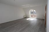 Foto - Schöne DG-Wohnung mit attraktivem Laminat und Aufzug