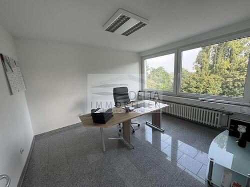 Foto - Tolles 3 Zimmer BüroKüche mit eigenem WC und Dusche wird neu vermietet.