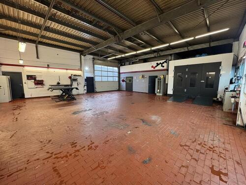 Foto - KFZ-LACKIERWERKSTATT MIT KABINE AB SOFORT ZU VERMIETEN!