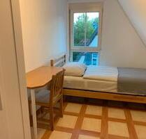 Voll möbliertes Zimmer - 400,00&nbsp;EUR Kaltmiete, ca.&nbsp; 11,00&nbsp;m&sup2; in Herrenberg (PLZ: 71083)
