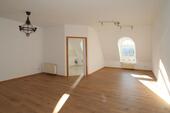 Foto - Schöne DG-Wohnung mit attraktivem Laminat und Aufzug